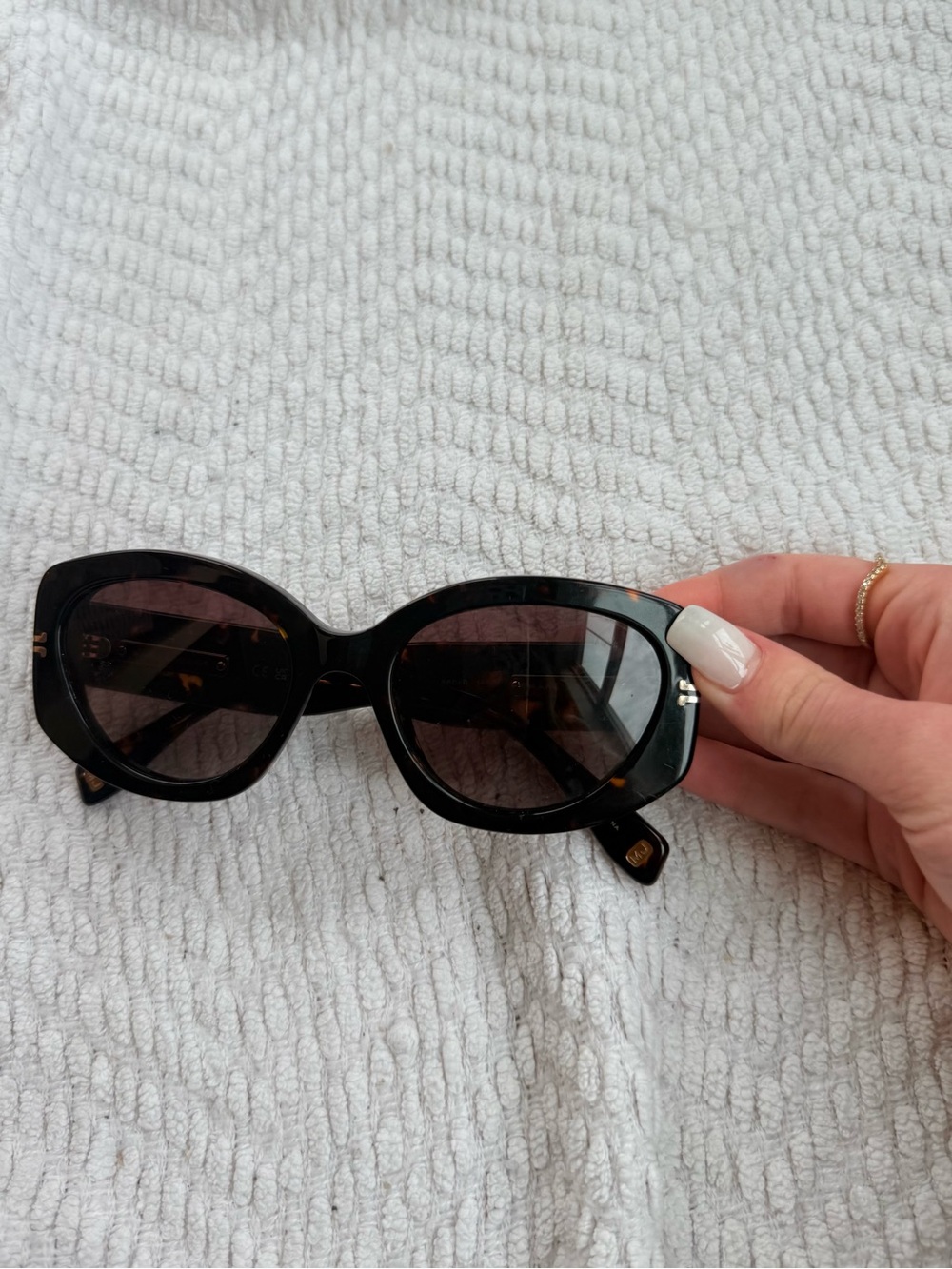 Marc Jacobs Glossy Black Rounded Cat-Eye Sunglasses